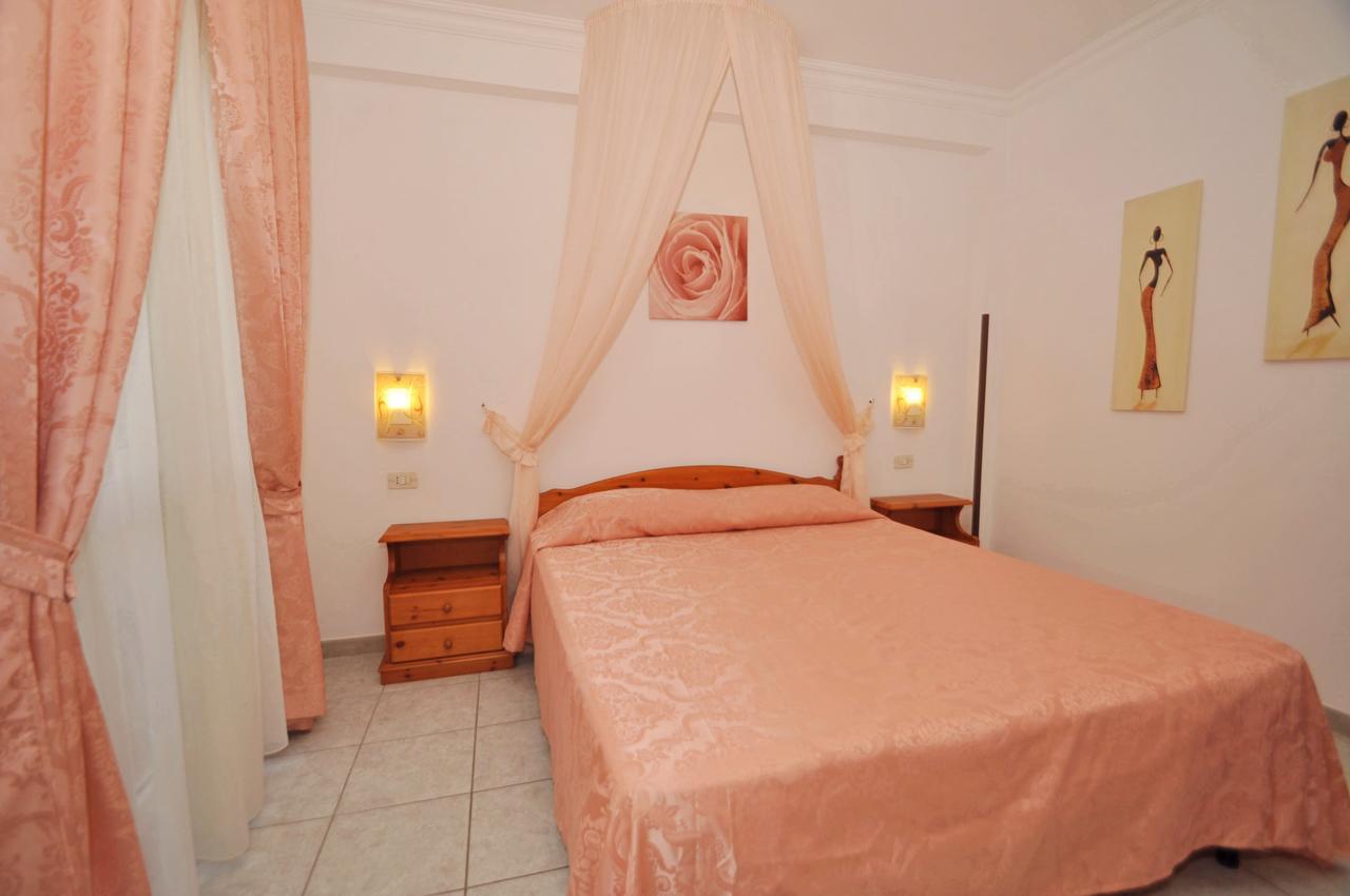 Residence Mezzaluna Каровиньо Екстериор снимка