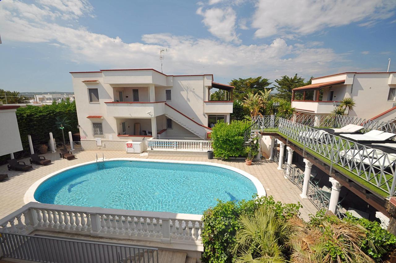 Residence Mezzaluna Каровиньо Екстериор снимка
