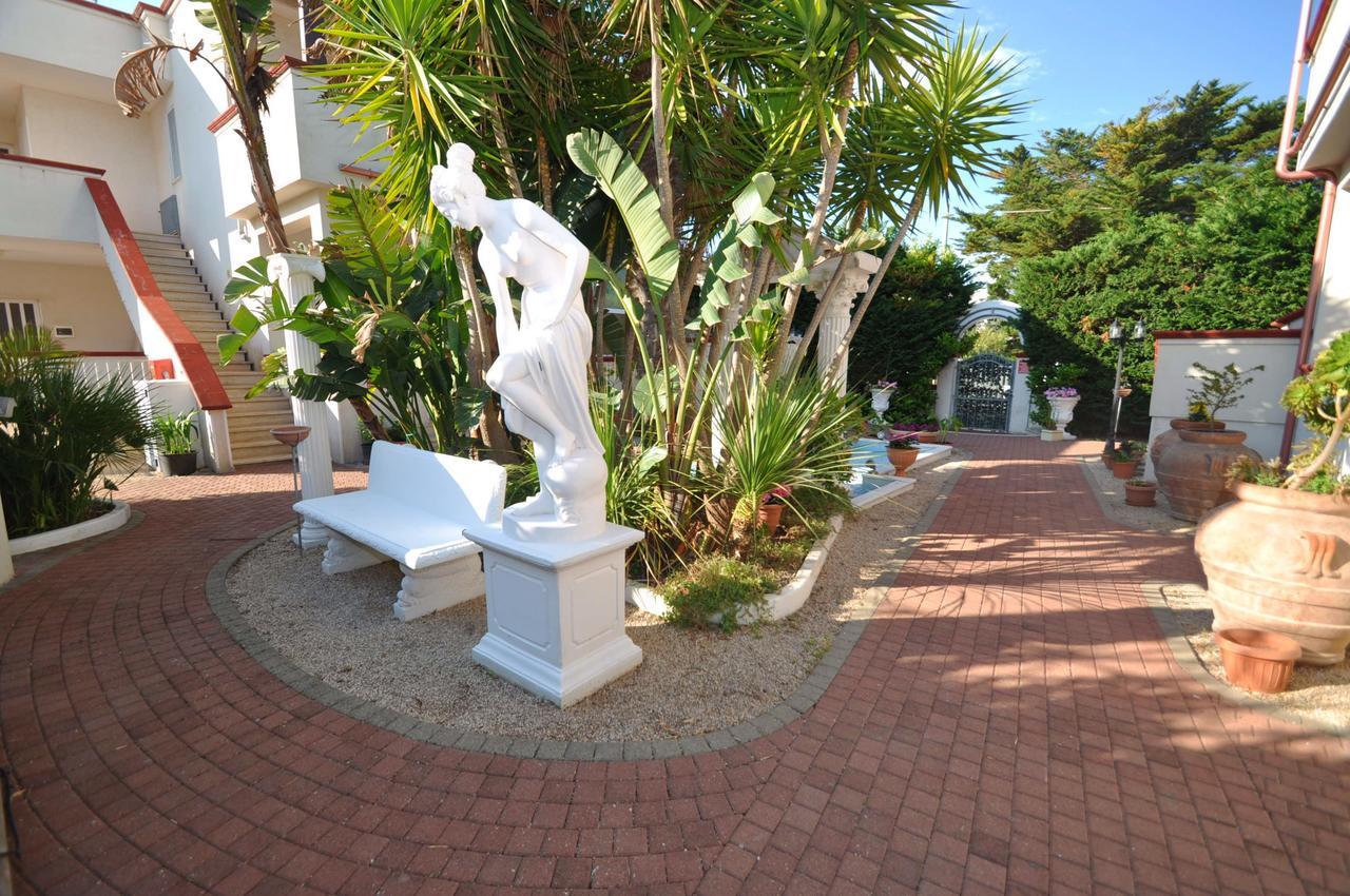 Residence Mezzaluna Каровиньо Екстериор снимка