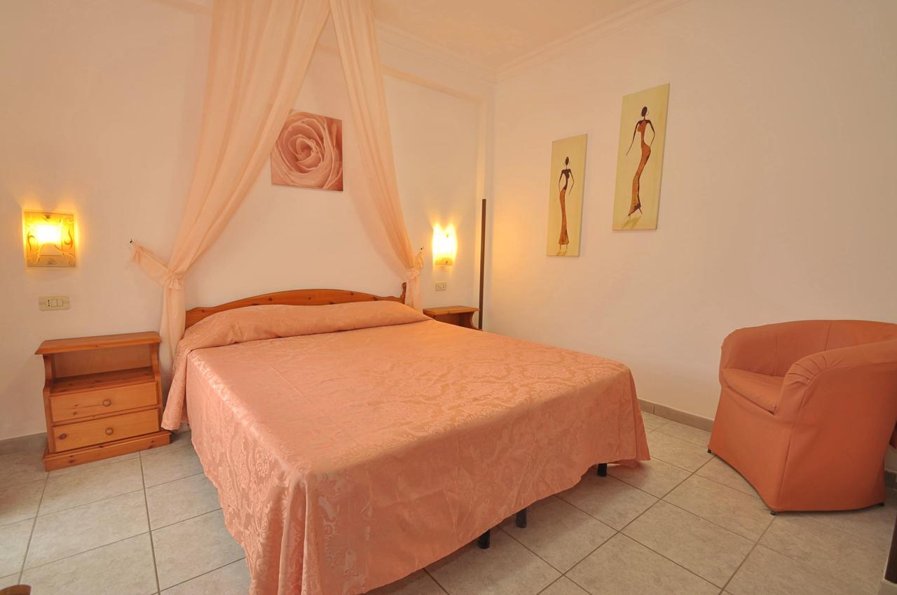 Residence Mezzaluna Каровиньо Екстериор снимка